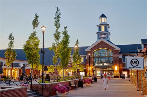 woodbury commons outlet.